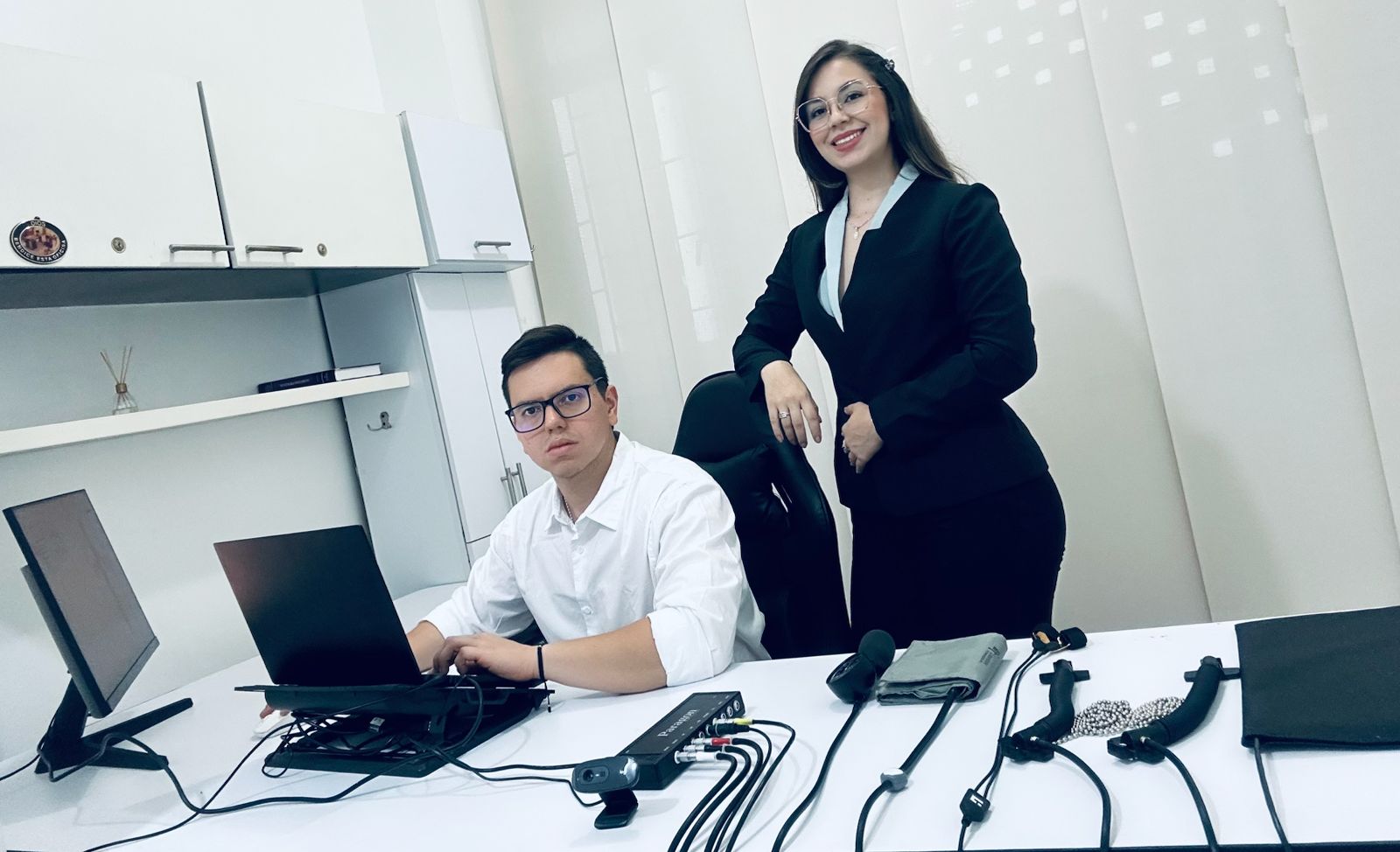 Equipo profesional de poligrafía